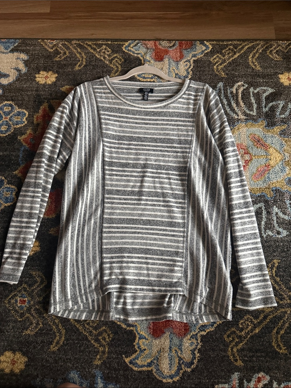Jones New York Gray and White Striped Long Sleeve Top